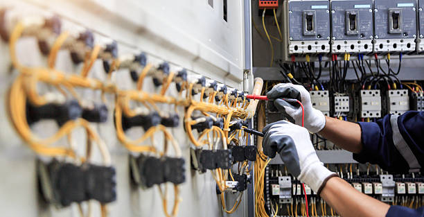 Professional Electrician technician working in Elmwood Park, NJ